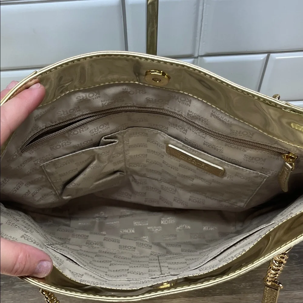 9865 Michael Kors Metallic Gold Patent Tote with Chain Handles 257499865 - Picture 4 of 14